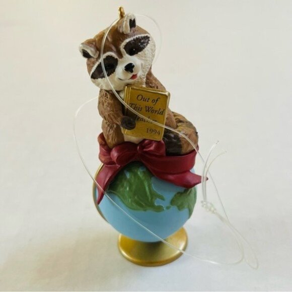Vintage Hallmark Keepsake Out of This World Teacher Racoon Globe Ornament 1994 - Picture 6 of 7